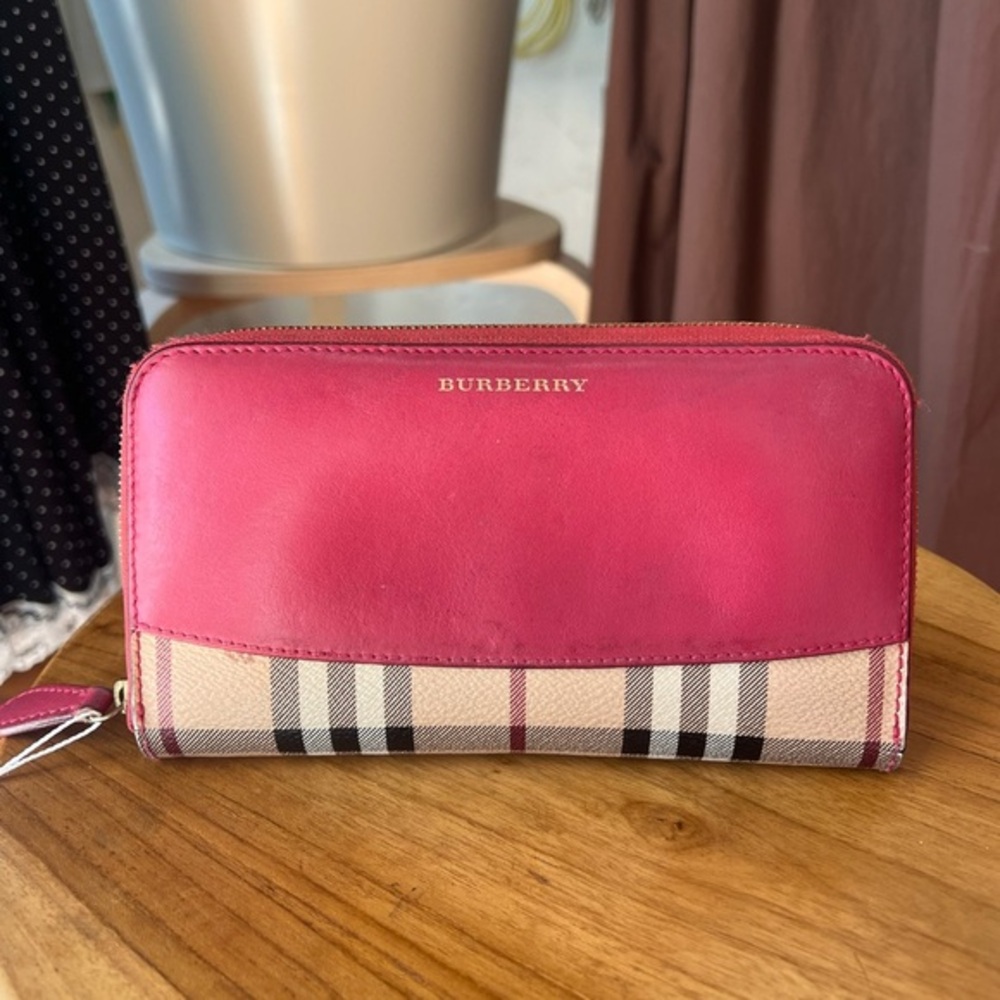 Burberry Grainy Calfskin House Check Elmore Zip Around Wallet Raspberry